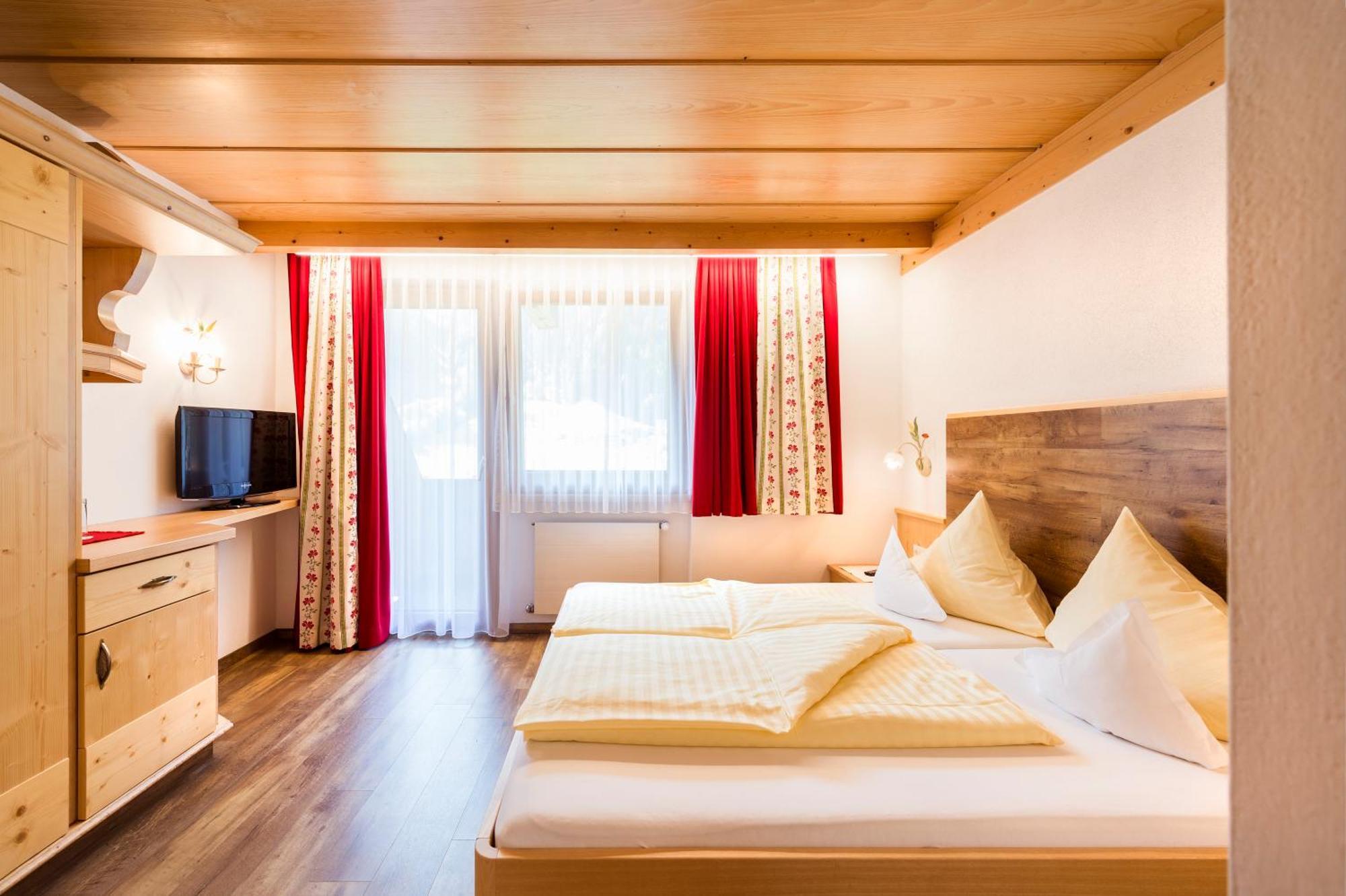 Hotel Angelika Нойштіфт-ім-Штубайталь Екстер'єр фото