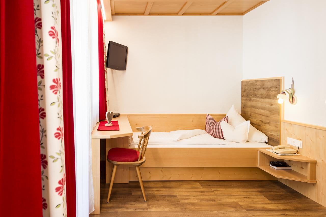 Hotel Angelika Нойштіфт-ім-Штубайталь Екстер'єр фото